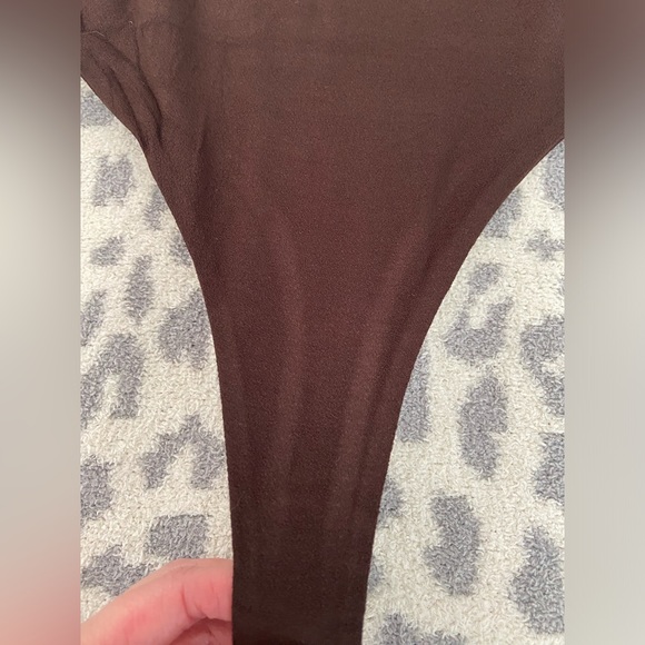 NWT NAKED WARDROBE BROWN SLEEVELESS MOC NECK BODYSUIT SIZE SMALL - Picture 4 of 8